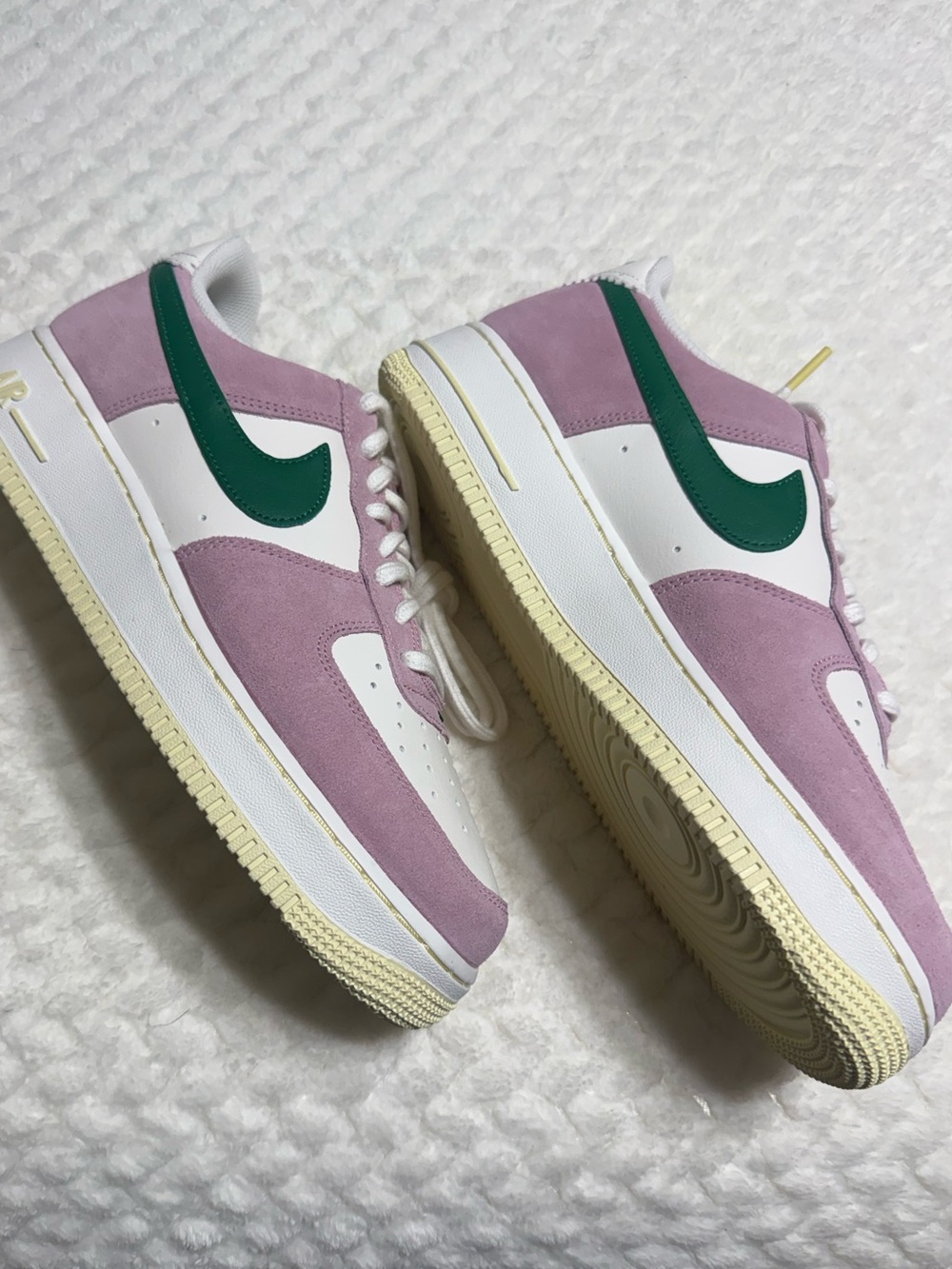 Nike Men/Women’s Air Force 1 Low — Pink, White & Green